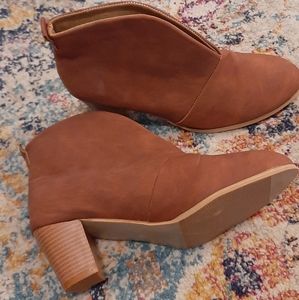 Size 10 women's ankle booties